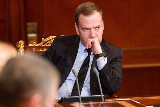 Медведев заявил о «доставших» его манипуляциях с госзакупками
