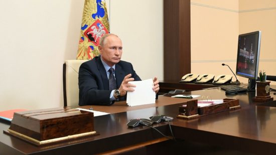 Путин упразднил Роспечать и Россвязь
